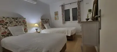 Herdade Do Rio Torto Hotels near Miradouro do Monte