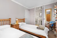 St Helens Apartment 1 - Short Walk to Beach Hotels in Amroth