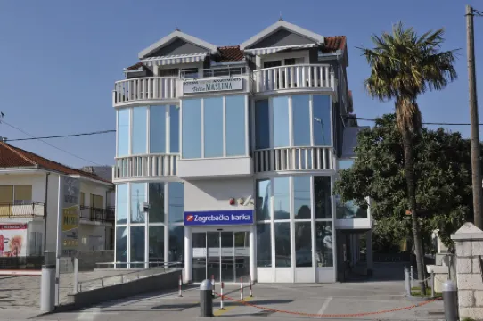 アパートメンツ & ルームズ ヴィラ マスリナ