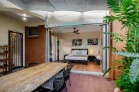 Zen Serene Seascape Family Pool BBQ Markets Hotel a Fannie Bay