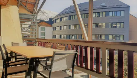 Todosierranevada Zona Baja - Montblanc Vistas A la Montana - Junto a Los Telecabinas Отели рядом с достопримечательностью «Estación de esquí Sierra Nevada»