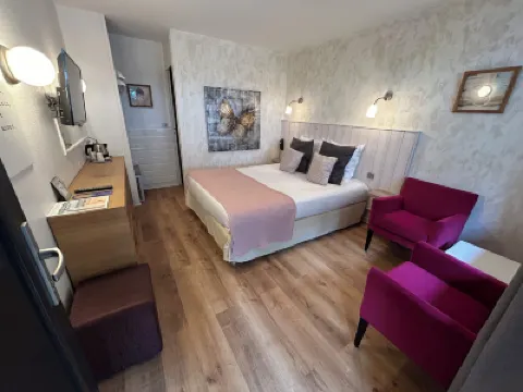 Hôtel Monet Hotels near Chapelle Notre-Dame-de-Grace