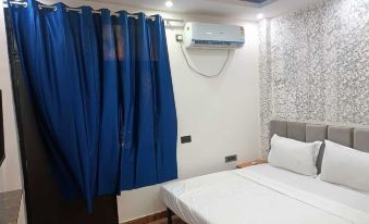 Hotel Twamev Couple Friendly Laxmi Nagar