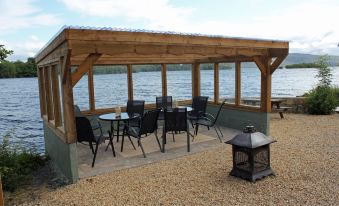 Executive Lakeside Lodge at Mullans Bay