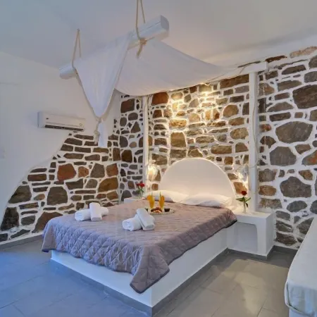Adamas Hotel