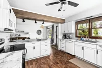 Charming 2-Bedroom Home/Side-by-Side Duplex/Dog-Friendly