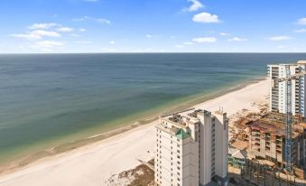2Br/2Ba Sleeps 8, Beachfront w/ Pool