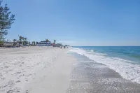 Coastal Getaway Retreat –Steps to the Beach! 1BR/1BA. Sleeps 2. In 4-Plex. Pool