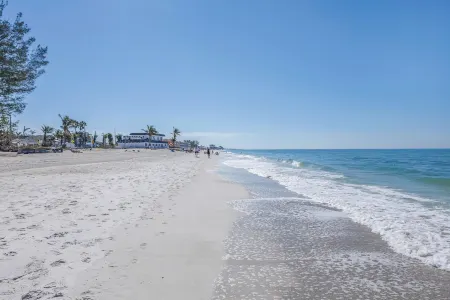 Coastal Getaway Retreat –Steps to the Beach! 2BR/1BA. Sleeps 4. In 4-Plex. Pool