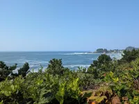 The Flipper: 2BR Coastal Cottage Walk to Depoe Bay, Hot Tub & Arcade & Fire Pit