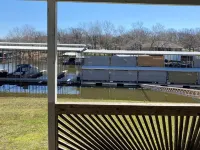 Cozy 2 Bed 2 Bath Lake Front Cottage Hotels in Cleora