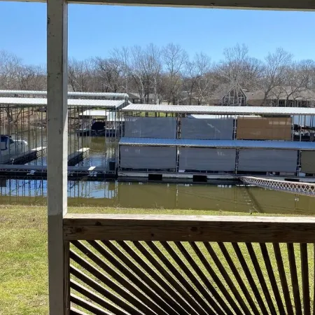 Cozy 2 Bed 2 Bath Lake Front Cottage
