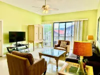 2B/2B 1400sf Siesta Key Townhouse With Parking Garage Across From Public Beach