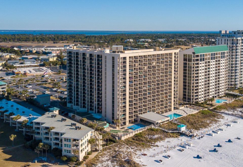 Scenic Waterfront Views and Luxury - 0221b12000kg715ljF4D2 R 960 660 R5 D