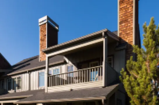 Sunny Condo with Mountain Views and Pool Access - Inviting Retreat