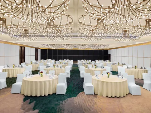 Novotel Goa Panjim Отели рядом с достопримечательностью «Мирамар Бич»