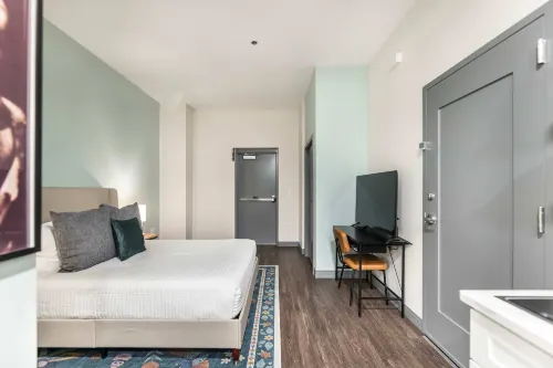 Cozy Studios with Full Kitchens and Keyless Check-In - Charming Accessible Retreat Hotels in Macon