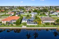 Electric Heated Pool and Spa on Freshwater Canal - Elegant Retreat Hotels in Cape Coral