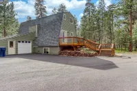 Delightful cabin with lofted layout, hot tub, modern kitchen, WiFi & shared pool Hôtels à : Comte de Deschutes