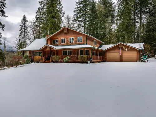 Picturesque Retreat with Game Room and Hot Tub - Cozy Escape