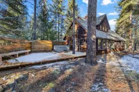 Cozy Cabin with Hot Tub and Sharc Passes - Inviting Family Retreat