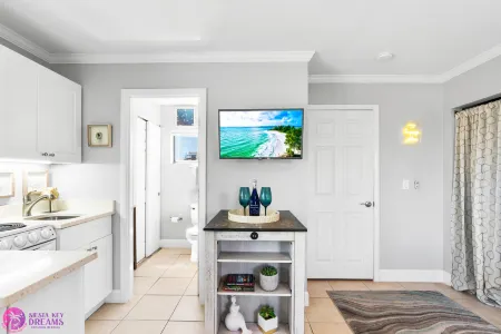 Beach Rd, 300ft to Beach Access & 500ft to Siesta Key Village, Studio Отели рядом с достопримечательностью «Кресент Бич»