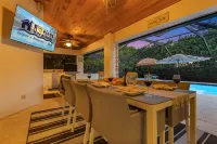 Private Beach, Pool Table and Spa Pool - Stunning Tropical Oasis