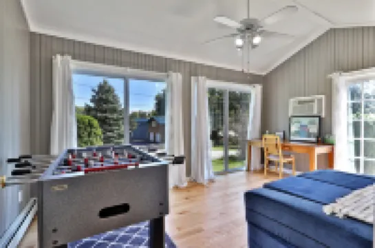 Expansive Backyard and Gourmet Kitchen - Charming Rustic Oasis