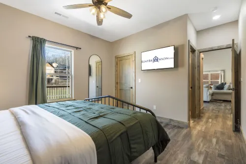 Cozy Fireplace, Private Deck and Community Pool - Gorgeous Escape Hotels in Hollister