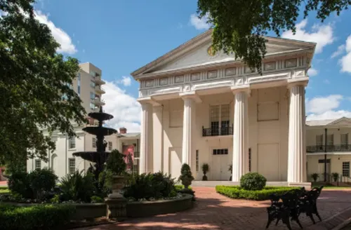 Modern Retreat - WiFi, Central Location, Stylish Decor