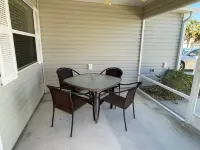 Lanai and Patio Dining - Charming Stylish Getaway