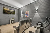 Stunning Lake Retreat - Indoor Pool, Hot Tub, Game Room Hotels in Jefferson County