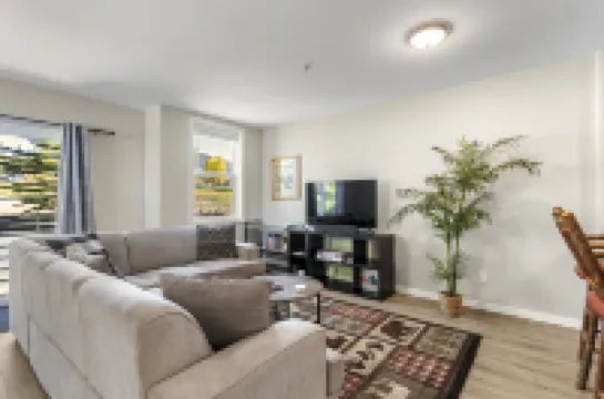 Stunning Mountain Views and Cozy Décor - Charming Alpine Retreat