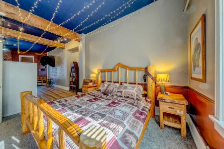Spacious Suite with Private Services - Captivating Western Retreat Отели в г. Шеридан