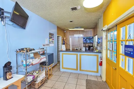 DELUXE ROOMS MOTEL - Newly Remodeled- 4+ Reviews - Big Parking - Trinity TX. Отели в г. Trinity County