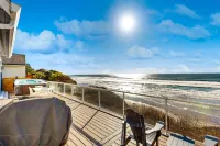 Oceanfront home with incredible Pacific view, private hot tub, deck grill & W/D Hotels in Seal Rock