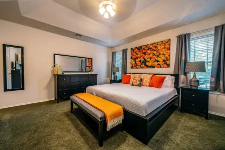 Chic Interiors and Steps to Bamboozled Trail - Luxurious Retreat