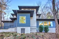 Modern Design and Gourmet Kitchen - Stunning Asheville Retreat Hotels in Royal Pines