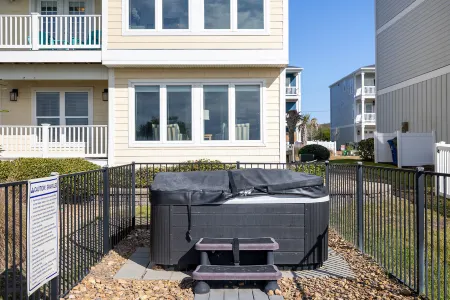 Oceanfront Escape - Elevator, Pool, Hot tub, Internet, Grill