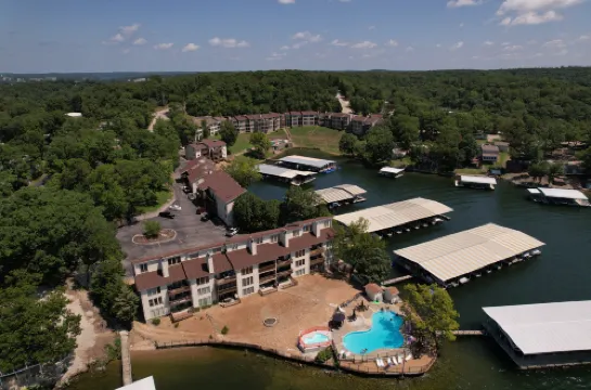 Charming Lakefront Escape with Pool and Scenic Views - Cozy Couple's Retreat