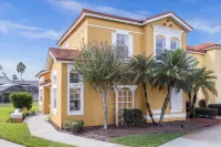 Clubhouse, Pool and Sport Courts - Stylish Gated Getaway Hotels in Osceola County