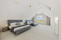 Breathtaking Views and Expansive Deck - Stunning Beach House Hotels in Whatcom County