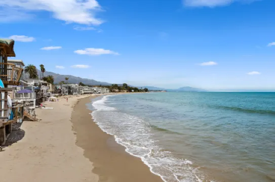 Beachfront Oasis with Stunning Views - Unique Sailing Vessel Charm