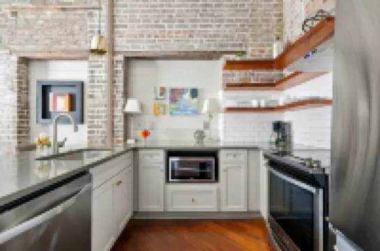 Rooftop Access and Relaxing Amenities - Modern Family Haven