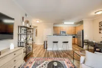 Modern Convenience - Walk to Campus, WiFi, Spacious Hotel a West Lake Hills