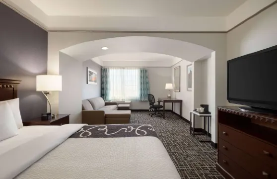 杜馬拉昆塔温德姆套房酒店