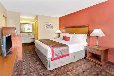 Ramada by Wyndham Baltimore West Отели рядом с достопримечательностью «Парк Хилтон Тайр»