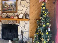 Mountain Views and Cozy Outdoor Spaces - Charming Cabin Retreat