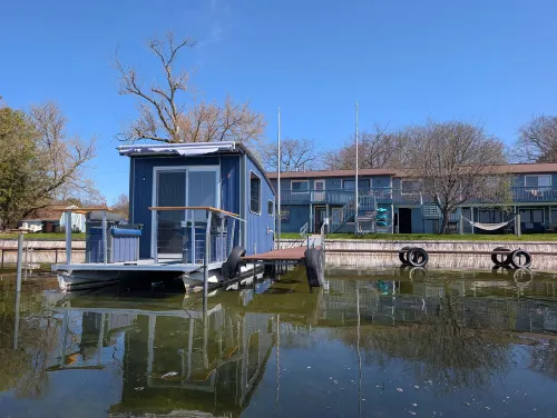 Stunning Lake Views and Cozy Waterfront Living - Charming Oasis Các khách sạn ở Fife Lake