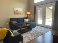 Modern 2-bedroom cottage in tranquil downtown Mount Vernon!